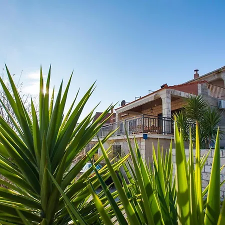 Apartments With Parking Space Brna, Korcula - 9188 *