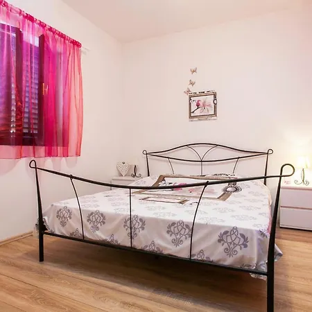 Apartments With Parking Space Brna, Korcula - 9188 Apartman Smokvica (Korcula)